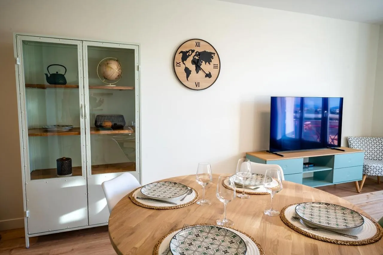 T2 De Standing Climatise Avec Parking Prive, Tram T2 T5, Hopitaux Est Apartment Bron