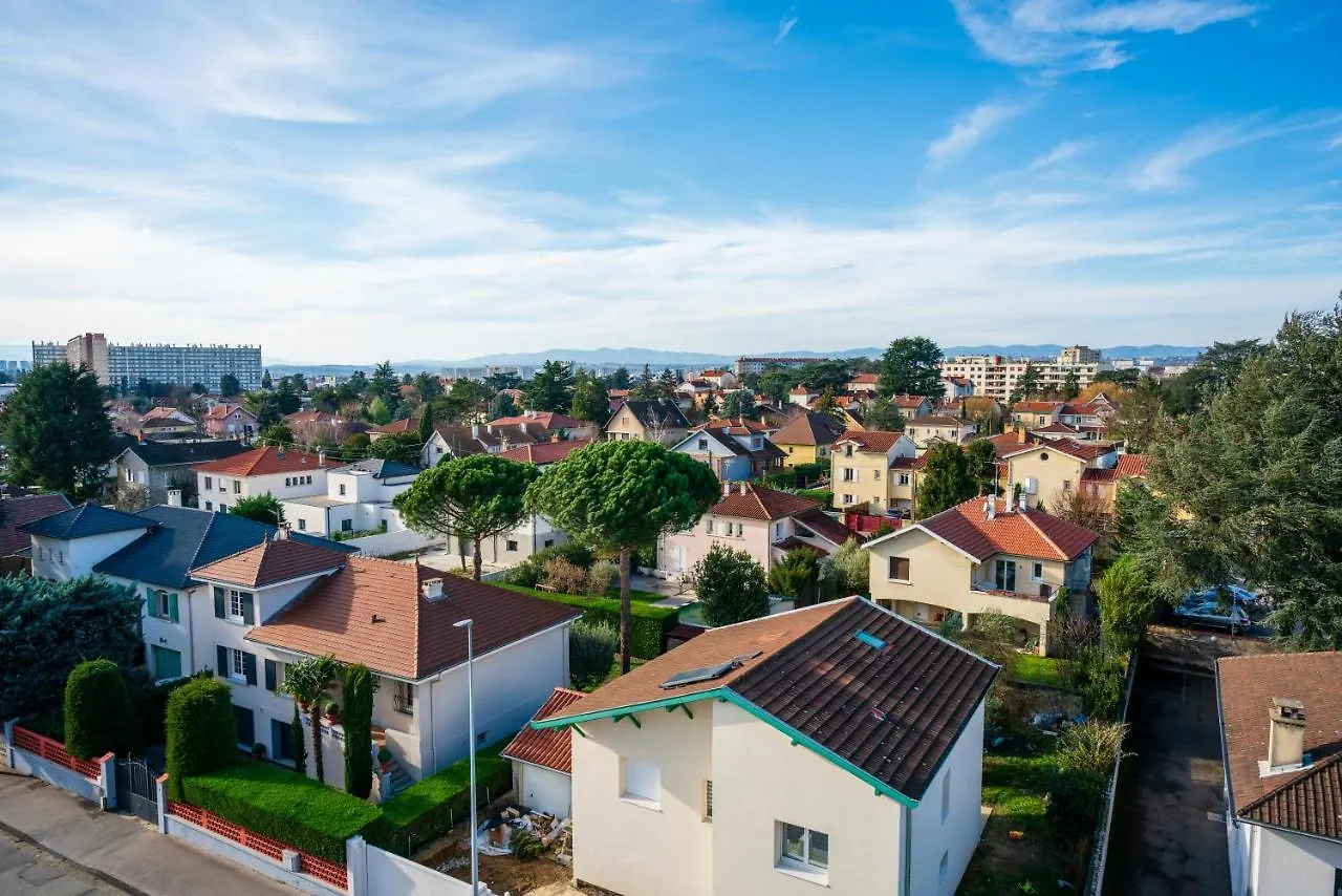 T2 De Standing Climatise Avec Parking Prive, Tram T2 T5, Hopitaux Est Apartment Bron