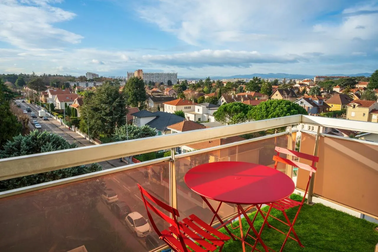 T2 De Standing Climatise Avec Parking Prive, Tram T2 T5, Hopitaux Est Apartment Bron