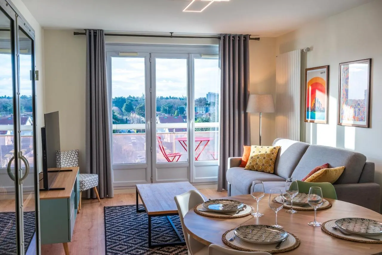 T2 De Standing Climatise Avec Parking Prive, Tram T2 T5, Hopitaux Est Apartment Bron