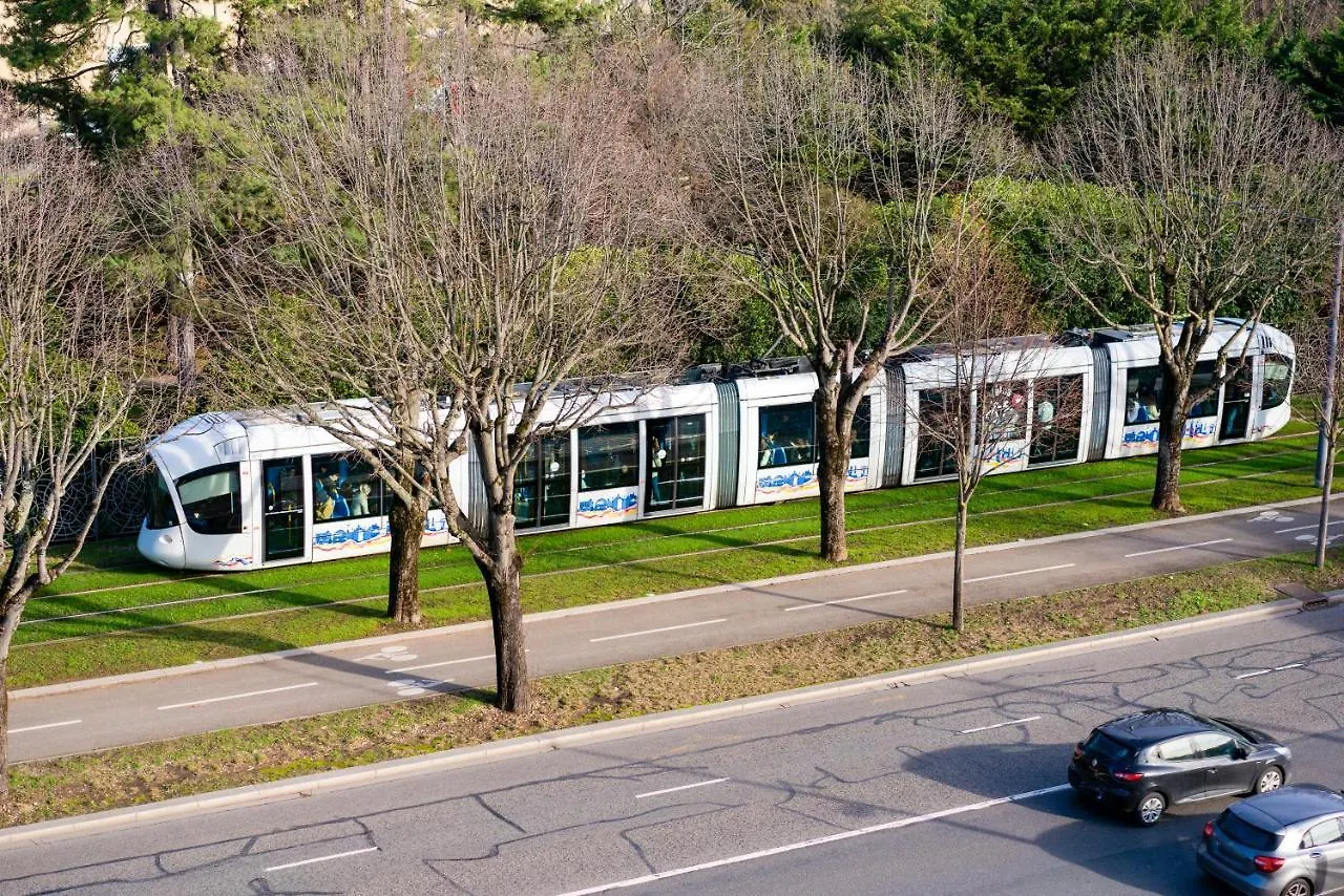 T2 De Standing Climatise Avec Parking Prive, Tram T2 T5, Hopitaux Est Apartment Bron