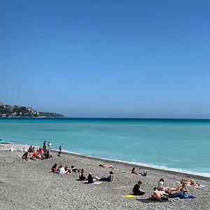 https://nice-centre-a-300m-de-la-mer-et-de-la-promenade-des-anglais.fr-provencehotel.com